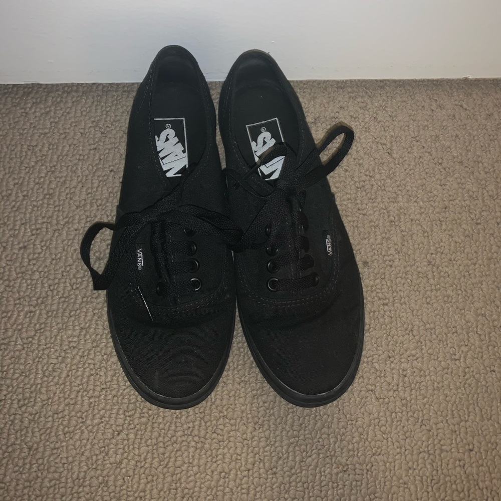 Men’s 4.5 Women’s 6 Black Low-Pro Vans